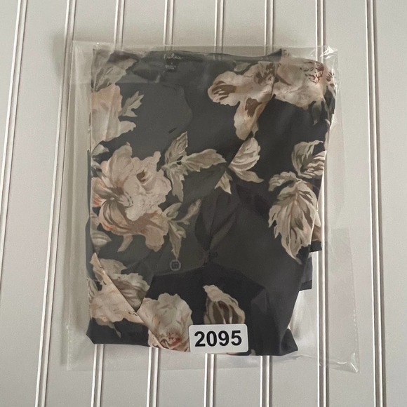 Lulu’s Floral Romper size S - Picture 13 of 14